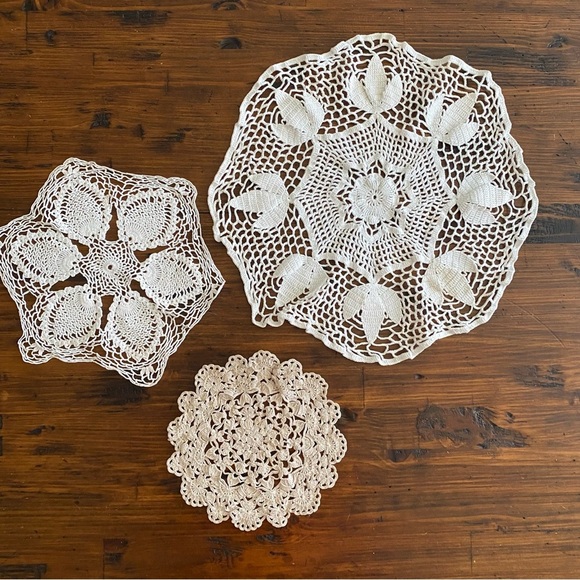 Vintage Lace Crochet Doily Cream Off White Beige Doilie Cottagecore set of 3 - Picture 8 of 13